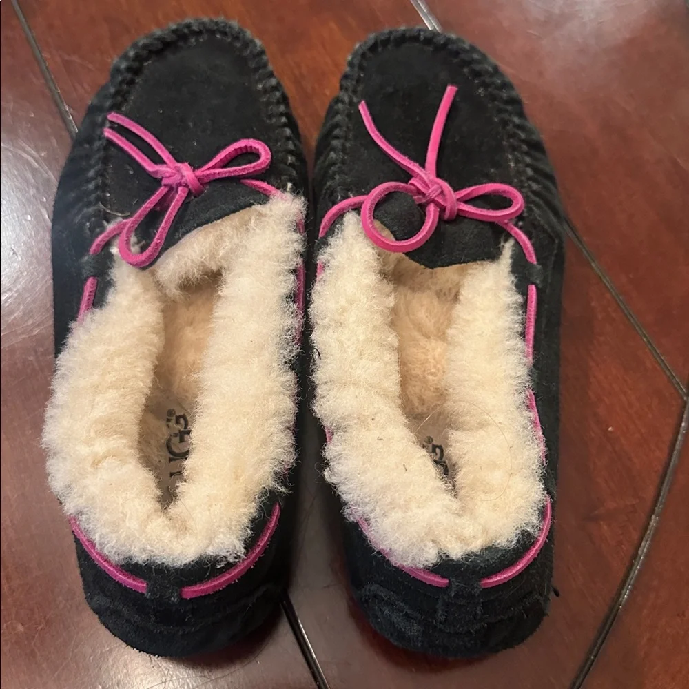 UGG Dakota Slippers Girl's 3 Black Suede Shearling Lined Cozy Slip On Shoes
